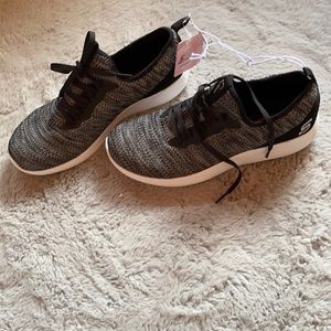 Size 9 brand sketchers colors: grey, white, black